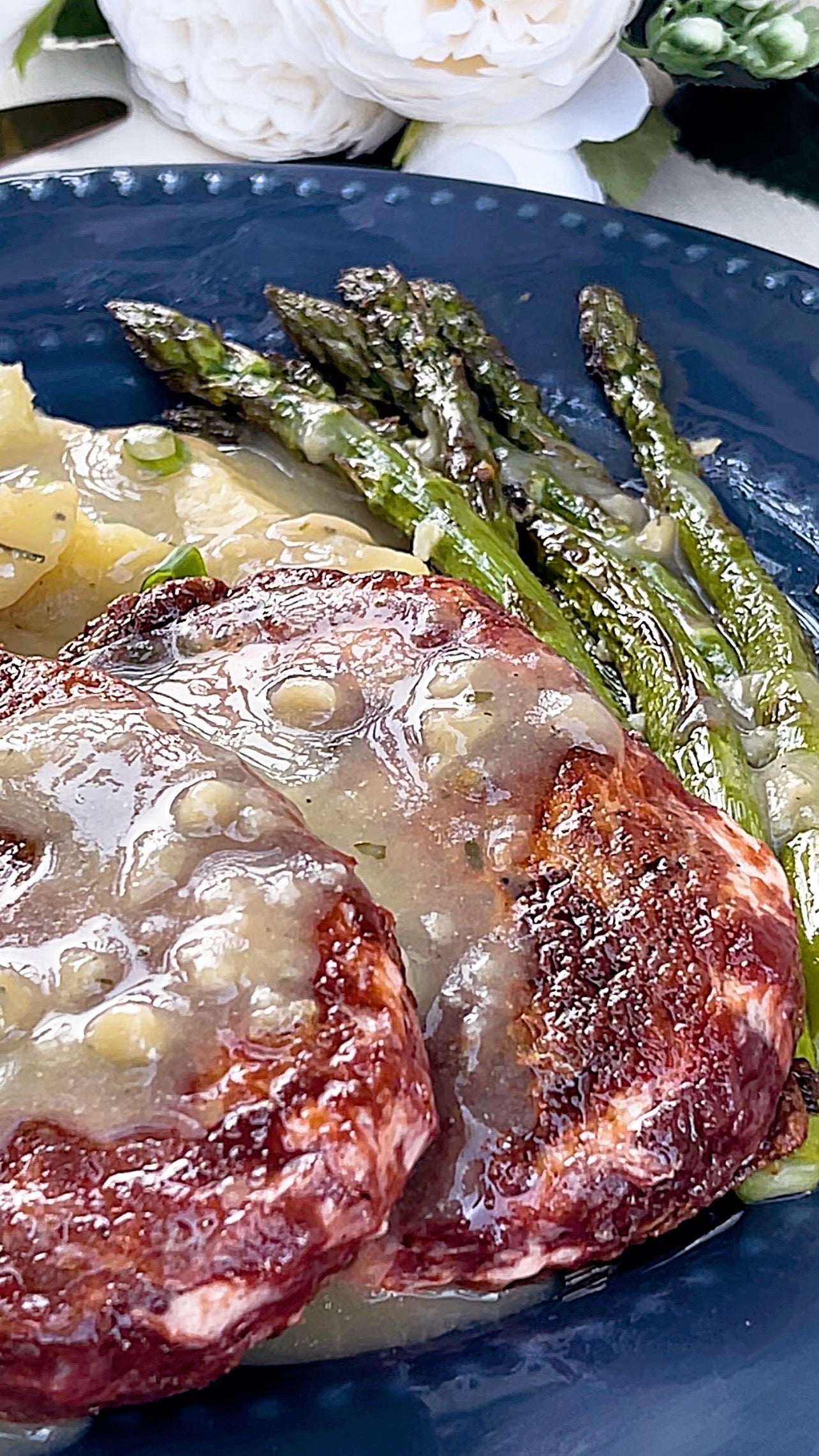 Vegan Steak with Mashed Potatoes and Asparagus Recipe