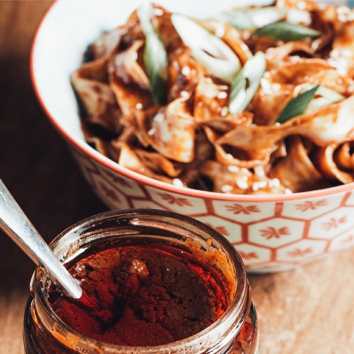 Vumami Foods Huile de piment moyen Umami Bomb Shiitake - 250 ml