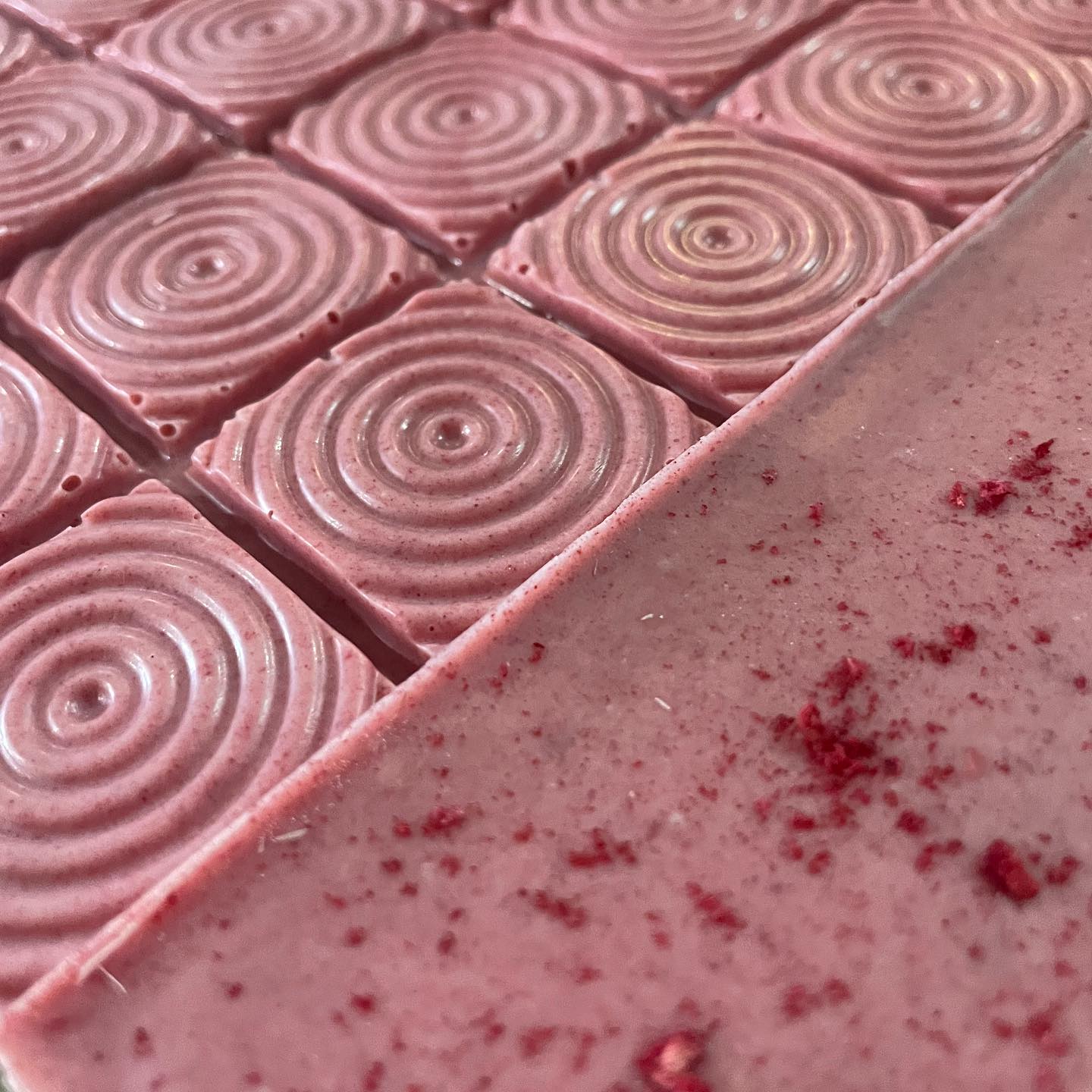 Oenomel Raspberry 40% White Chocolate Bar - 80g