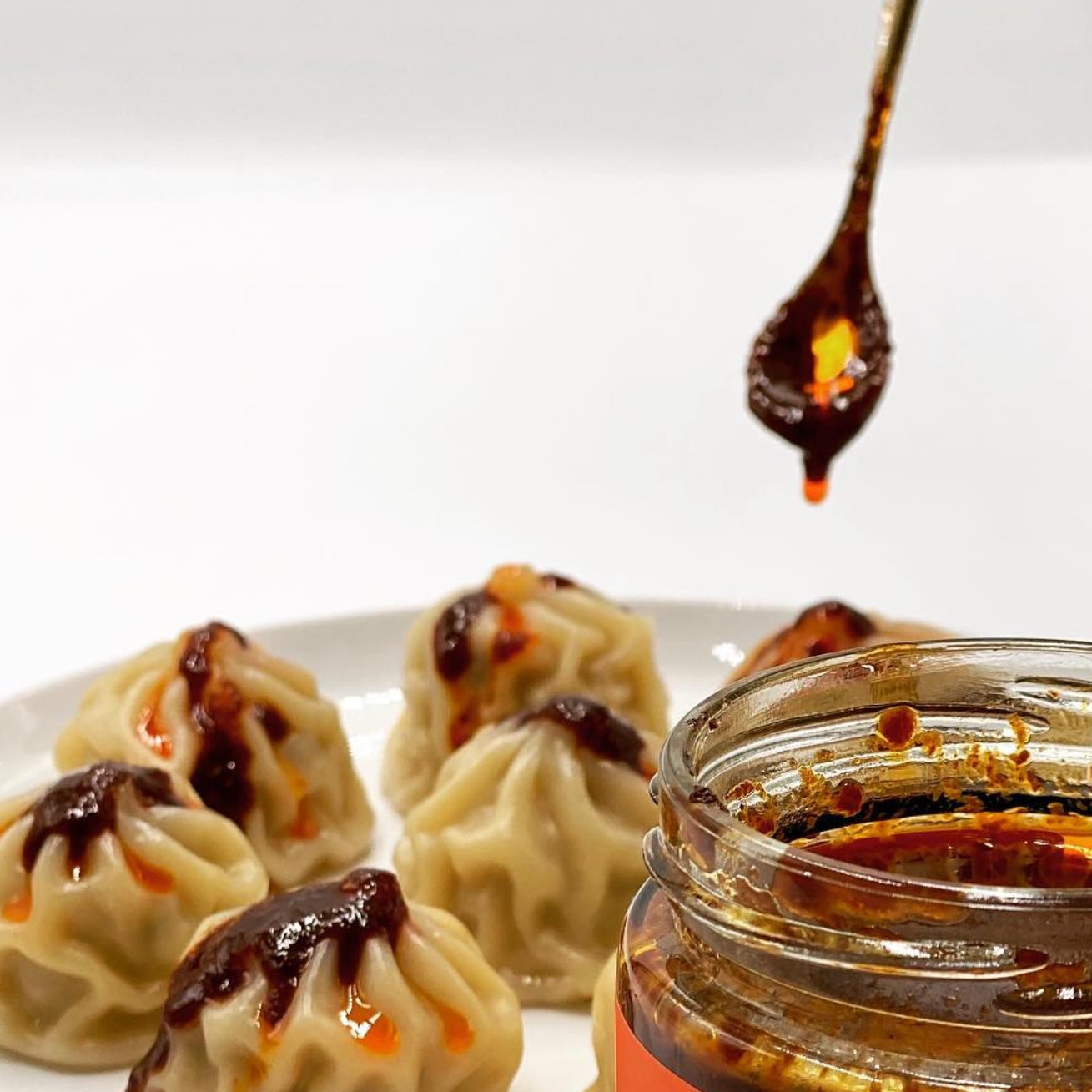 Vumami Foods Huile de piment fort Umami Bomb Shiitake - 250 ml