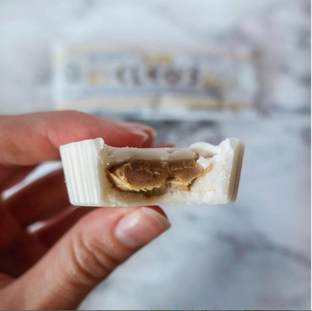 Tasses au beurre d'arachide et au chocolat blanc Go Max Go Cleo's