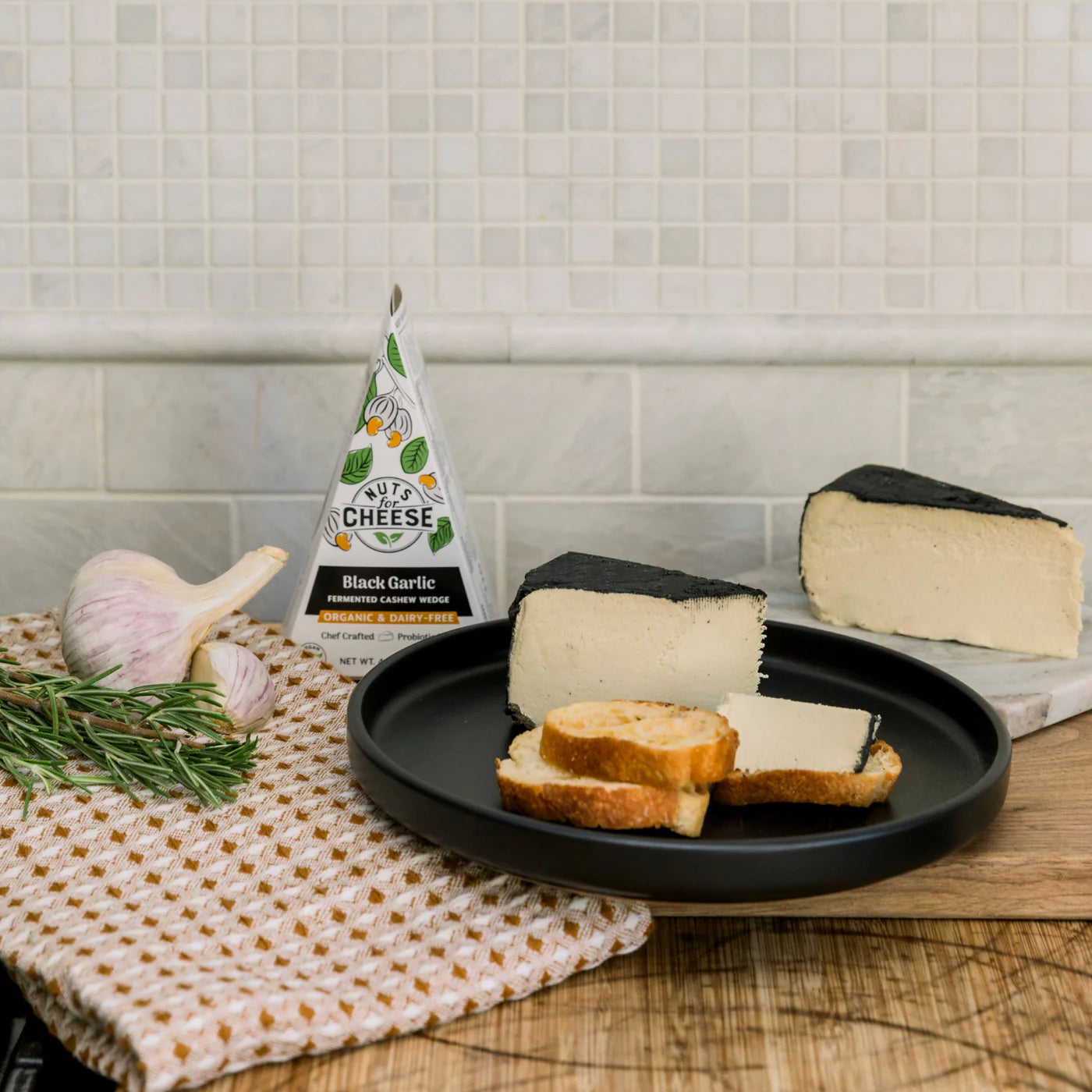 Nuts For Cheese Fromage à l'Ail Noir - 120g