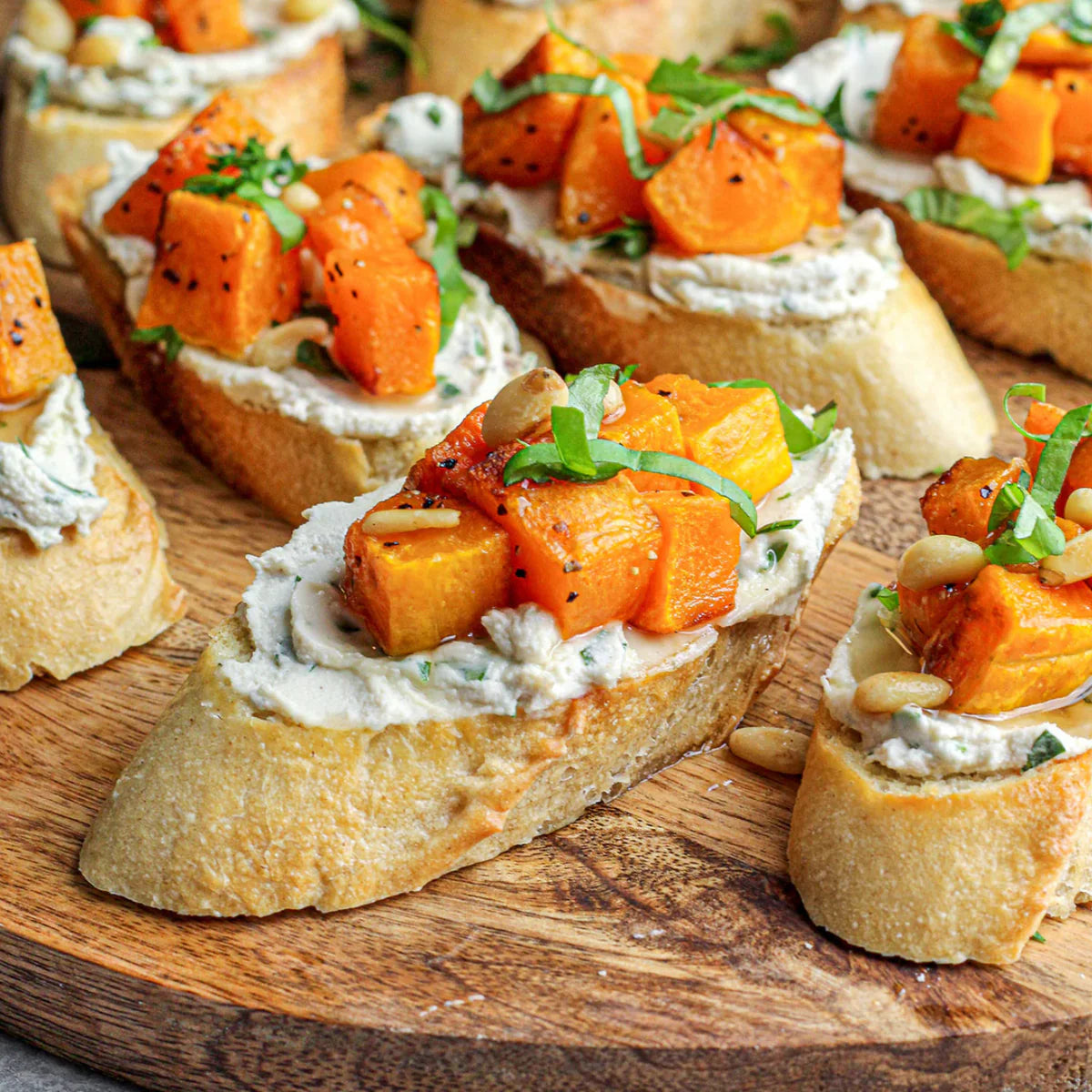 Treeline Garlic Basil Goat Cheese - 113g