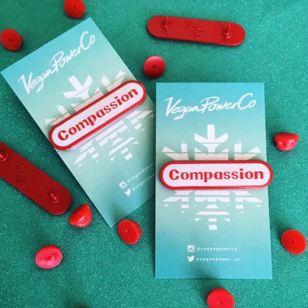 Vegan Power Co Épingle en émail 'Compassion' rouge/blanc