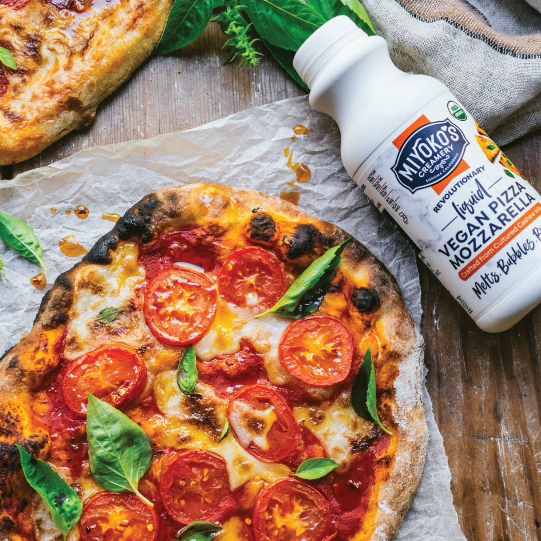 Pizza mozzarella vgtalienne liquide de Miyoko - 473 ml Vegan Supply Pizza mozzarella vgtalienne liquide de Miyoko - 473 ml Vegan Supply