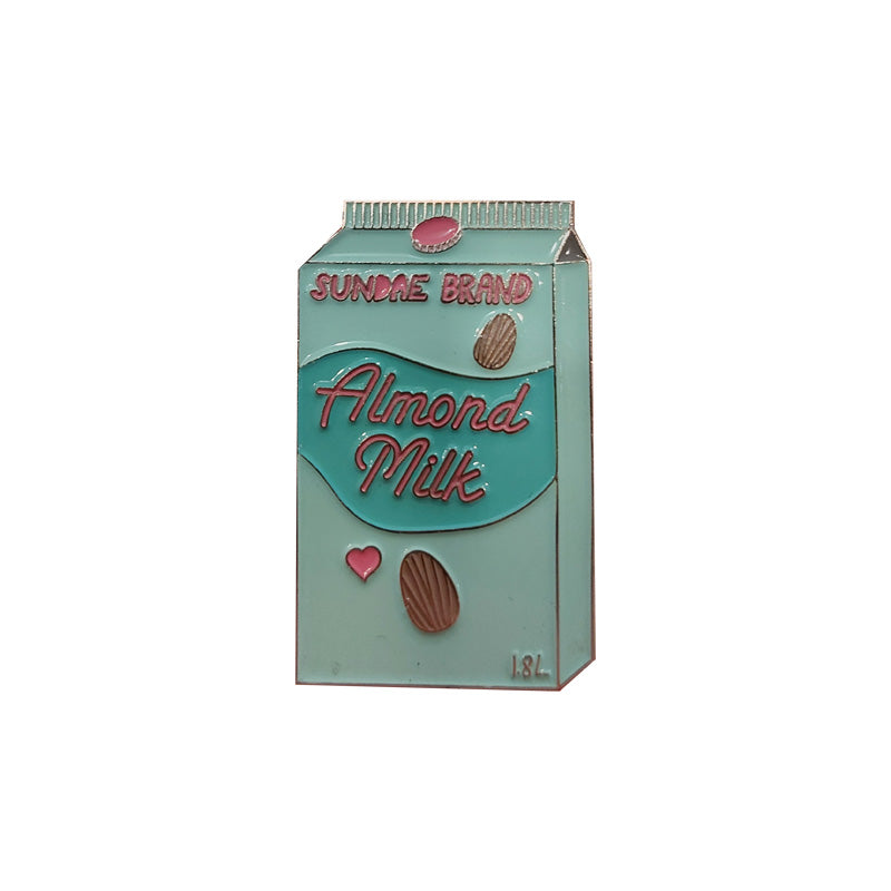 Broche en émail au lait d'amande Sundae Studios
